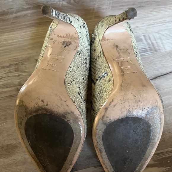 Donald J. Pliner Snake Print Pump With Silver - Picture 5 of 9